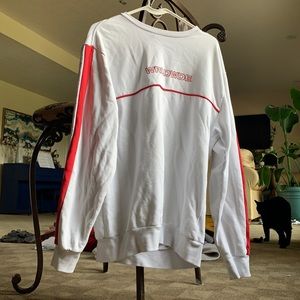 White and Red wrldwde crew neck sweatshirt